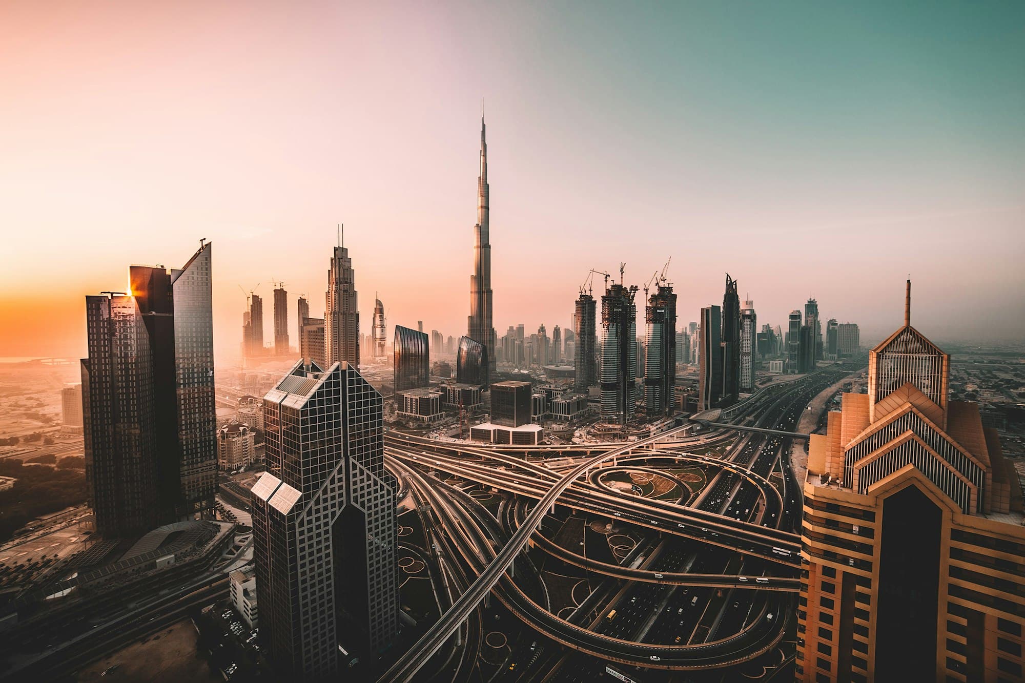 How much can a Dubai apartment earn on short stays in 2026?